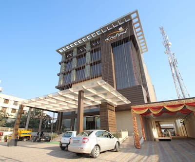 https://imgcld.yatra.com/ytimages/image/upload/t_hotel_yatra_city_desktop/v1421313225/Domestic Hotels/Hotels_Dehradun/The Pearl Grand/Overview.jpg